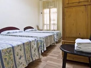 Pinos לינה וארוחת בוקר