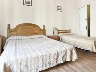 Pinos לינה וארוחת בוקר 2*
