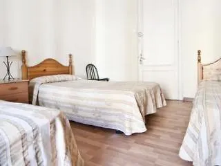 Pinos לינה וארוחת בוקר